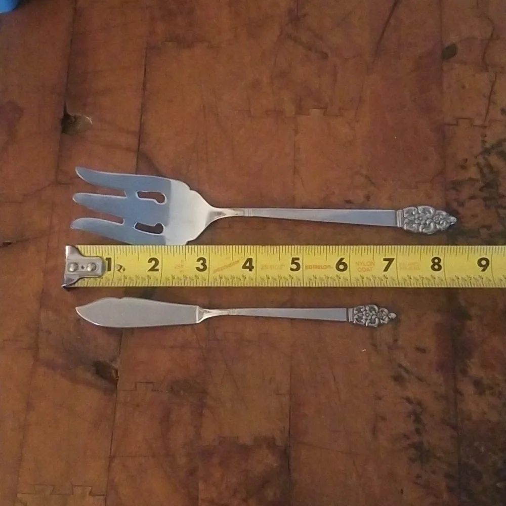 Oneidacraft Deluxe Stainless Butter Knife and Meat Fork  2 piece
